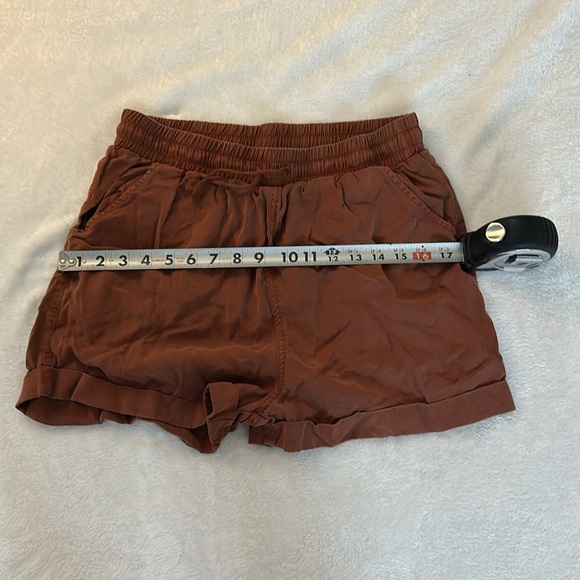 Universal Thread Women's Tan Athletic Shorts - Picture 5 of 5